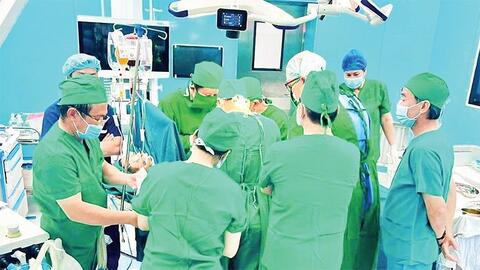 Y tế kỹ thuật cao ra đảo