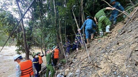Cao Bằng oằn mình trong trận lũ lịch sử, hàng nghìn người dân trắng đêm sơ tán