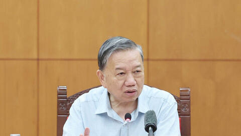 Bộ Chính trị yêu cầu bố trí đủ cán bộ chuyên môn cấp xã trước ngày 15/10