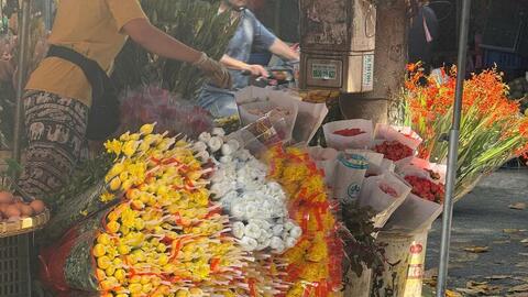 Đa dạng thị trường đồ cúng rằm tháng Tám