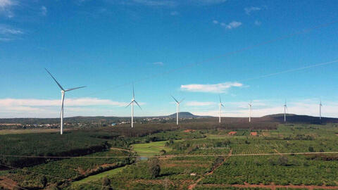 Kỷ lục mới: Nguồn điện sạch lần đầu tiên vượt mốc 40% toàn cầu