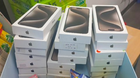 Thu giữ gần 5.000 điện thoại, 2.500 giày nghi giả nhãn hiệu