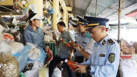 Quản lý thị trường Hà Tĩnh đẩy mạnh xử lý vi phạm an toàn thực phẩm