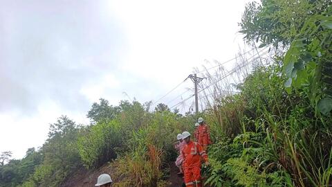 Điện lực Đà Nẵng triển khai cấp điện trở lại khu miền núi Phước Sơn