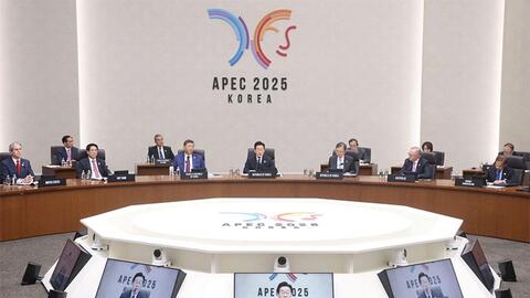 Chủ tịch nước Lương Cường tham dự phiên họp thứ hai Hội nghị các nhà Lãnh đạo APEC