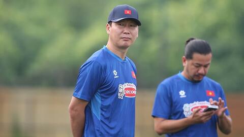 HLV Kim Sang-sik bận rộn với U22 và đội tuyển Việt Nam trước SEA Games