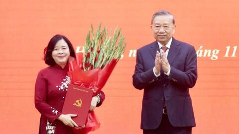 Đồng chí Bùi Thị Minh Hoài giữ chức Bí thư Đảng ủy Mặt trận Tổ quốc, các đoàn thể Trung ương