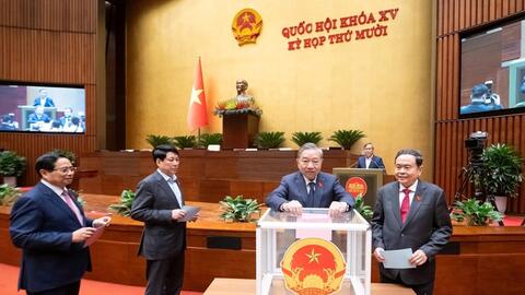 Chánh án Tòa án nhân dân Tối cao Nguyễn Văn Quảng tuyên thệ nhậm chức