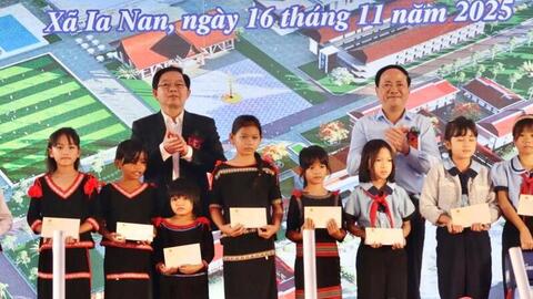 Phó Thủ tướng dự lễ khởi công trường nội trú biên giới Gia Lai