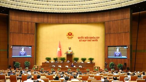 Tuần làm việc thứ năm, Kỳ họp thứ mười, Quốc hội xem xét các vấn đề về giáo dục và đào tạo