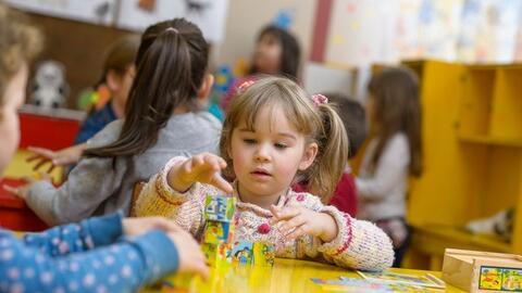 Australia: Đóng cửa hàng loạt trường học do phát hiện chất gây ung thư trong cát chơi của trẻ em