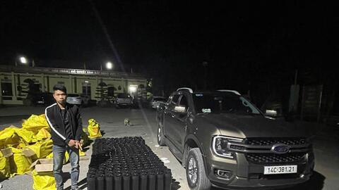 Bắt đối tượng vận chuyển trái phép hơn 224 bình khí