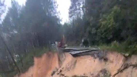 Đèo Mimosa sạt lở nghiêm trọng, giao thông trên đèo tê liệt