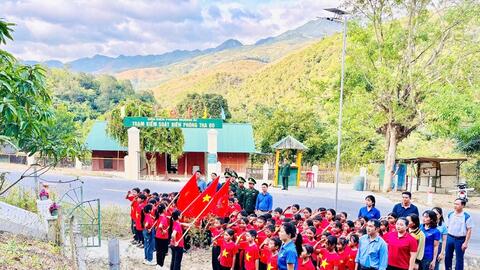 Những giáo viên bám bản, “gieo chữ” nơi vùng lũ