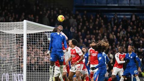 Tin thể thao (1-12): Chelsea thiếu người vẫn cầm hòa Arsenal