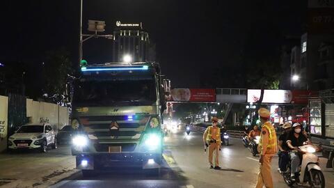 Xuyên đêm xử lý hàng chục trường hợp vi phạm quá tải