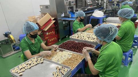 Hà Nội yêu cầu đẩy mạnh sản xuất, ổn định thị trường dịp Tết