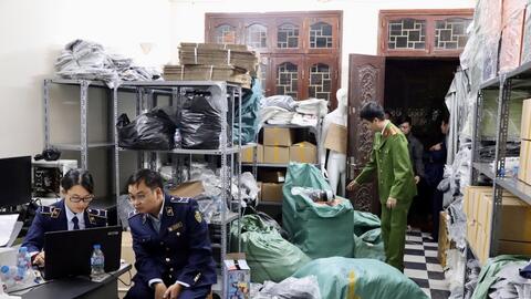 Hà Nội: Phát hiện hàng nghìn sản phẩm ‘hàng hiệu’ nghi giả mạo
