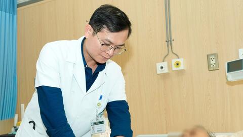 Cứu sống bệnh nhân mất 4 lít máu do vỡ phình động mạch chủ bụng