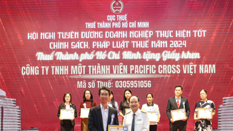 Pacific Cross Việt Nam được vinh danh thực hiện tốt chính sách, pháp luật