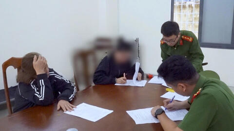 Khởi tố 2 đối tượng vận chuyển trái phép hơn 2,3 kg vàng qua sân bay