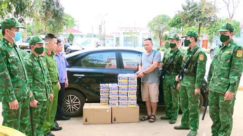 Tây Ninh: Bắt đối tượng vận chuyển hơn 240kg pháo hoa lậu