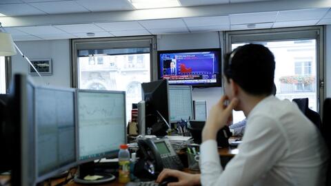 Trước căng thẳng thương mại Mỹ-EU, chứng khoán châu Âu giảm sâu, giá kim loại tăng vọt