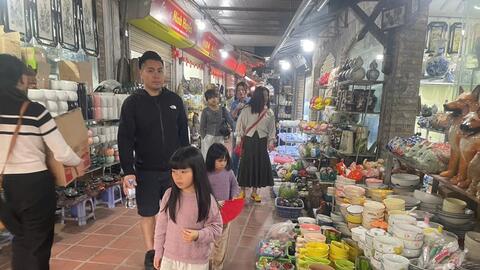 Làng gốm Bát Tràng tất bật vào mùa hàng Tết