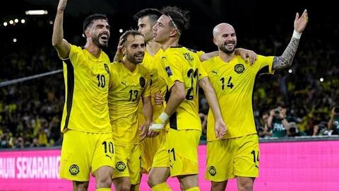 7 tuyển thủ Malaysia giả mạo hồ sơ được đá trở lại, cổ động viên bất bình