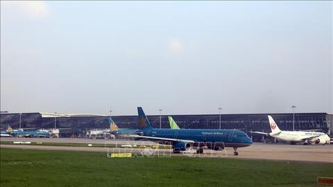 Sương mù dày đặc tại Nội Bài, một số chuyến bay vòng chờ hạ cánh