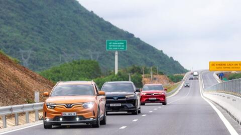 Đầu năm rinh VinFast VF 8 nhận ưu đãi 10%, trúng thêm xe máy