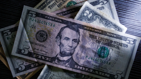 Tỷ giá USD hôm nay (1-2): Kết thúc tuần giảm giá thứ hai liên tiếp