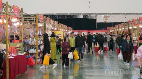 Ngày thứ hai, Hội chợ Mùa Xuân ‘tăng nhiệt’