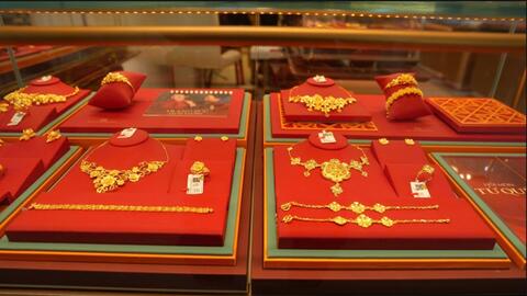 Giá vàng hôm nay (4-2): Tăng sốc