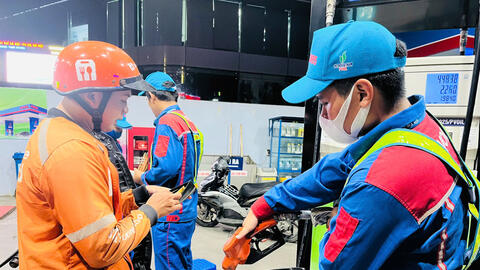 Giá xăng dầu hôm nay 7/2/2026: Bật tăng nhẹ