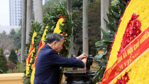 Lãnh đạo Đảng, Nhà nước dâng hương tưởng niệm tại Nghĩa trang Mai Dịch