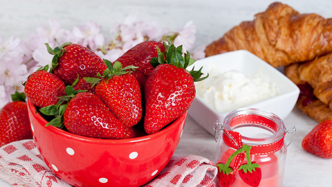 4 loại trái cây màu đỏ hỗ trợ bảo vệ sức khỏe tim mạch