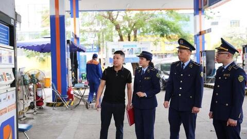 Quản lý thị trường siết chặt kiểm tra, giá xăng dầu dần ổn định