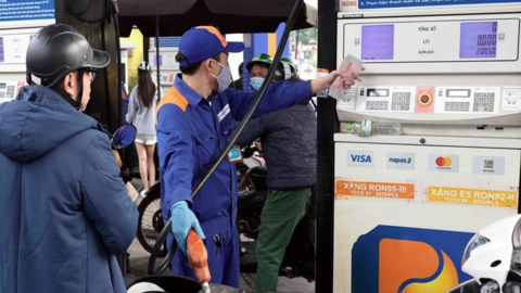 Giá xăng dầu hôm nay (13-3): Tăng vọt khi Iran tiếp tục đóng cửa eo biển Hormuz