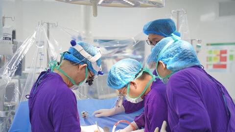 “Cuộc chiến” giành sự sống của thầy thuốc chiến sĩ