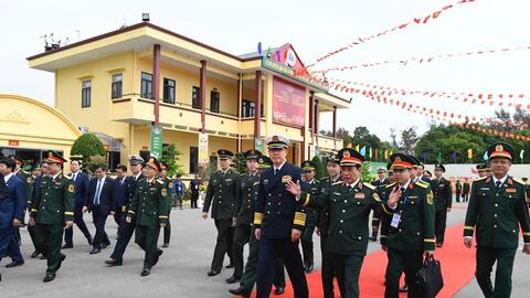 Bộ trưởng Bộ Quốc phòng Việt Nam và Trung Quốc thăm Đồn Biên phòng Trà Cổ