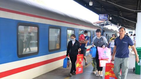 Bộ Nội vụ: Không có chủ trương hoán đổi ngày nghỉ dịp Giỗ Tổ, 30-4 và 1-5