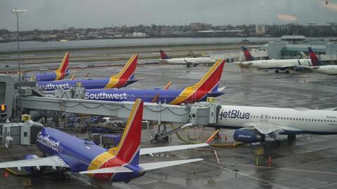 Giá dầu giảm, ngành hàng không toàn cầu vẫn chưa hết khó khăn