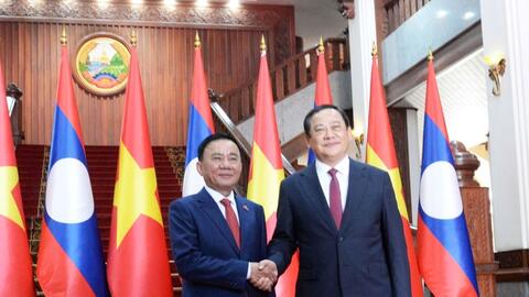 Thường trực Ban Bí thư Trần Cẩm Tú hội kiến Thủ tướng Lào Sonexay Siphandone