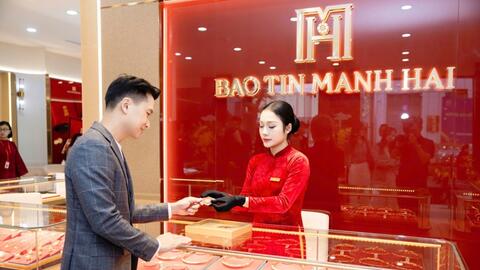 Giá vàng hôm nay (12-4): Vàng miếng SJC giảm 300.000 đồng/lượng