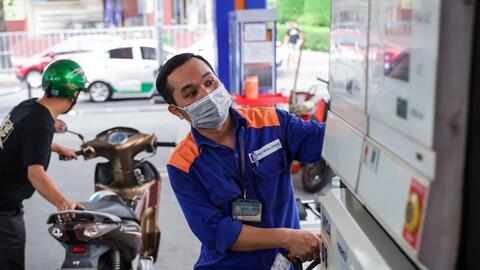 Giá dầu diesel giảm gần 2.000 đồng/lít