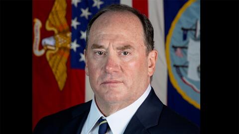 Mỹ cách chức Bộ trưởng Hải quân John Phelan