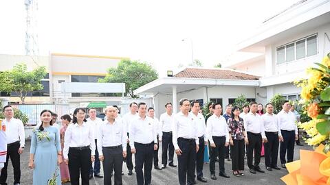 Chủ tịch Quốc hội dâng hương tại Di tích lịch sử - văn hóa quốc gia Dinh Quận Hóc Môn