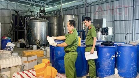 Cần Thơ: Triệt phá cơ sở pha chế phân bón trái phép