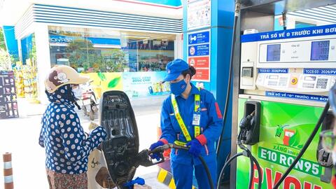 Xăng E10: Khởi đầu có lợi cho chuyển đổi xanh